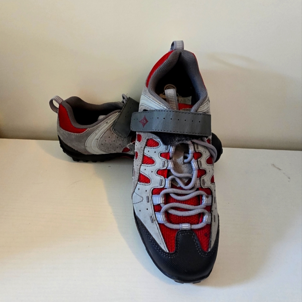 Specialized Womens Clipin Bike Shoes/ Size 9